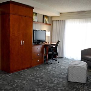 1 Bedroom 2 room Suite 1 King Sofa bed Courtyard view